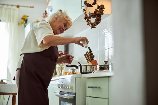 How to Identify Early Indicators of Chronic Illness in Older Adults